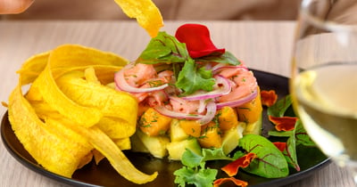 CEVICHE-CON-MANGO-Y-CAMARONES-